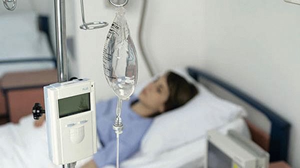 девушка в больнице
